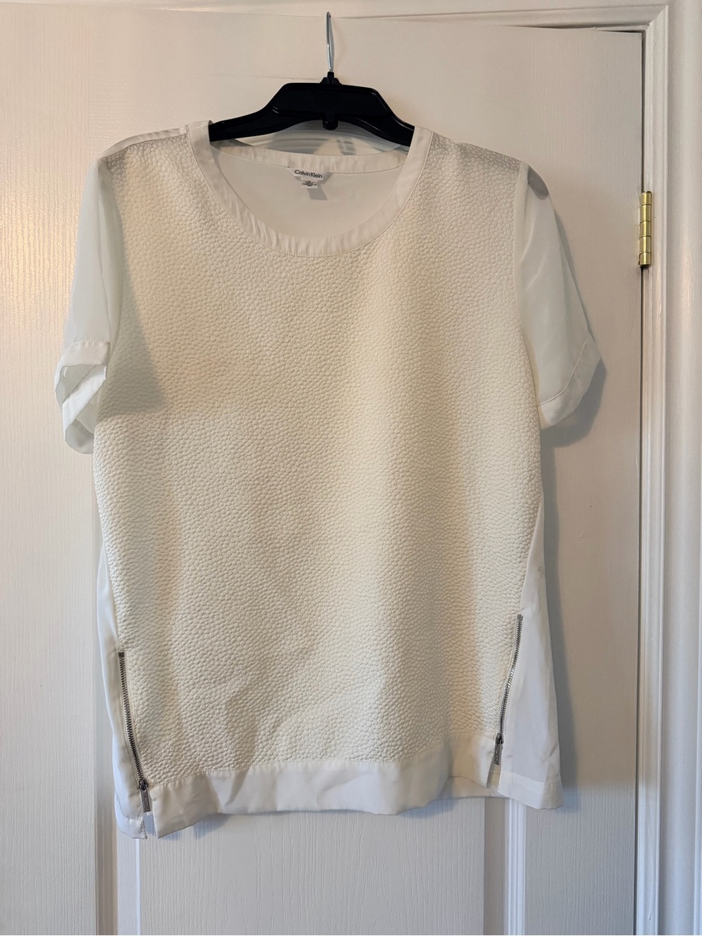 Calvin Klein Ivory Textured Short Sleeve Zip-Accent Top Size M